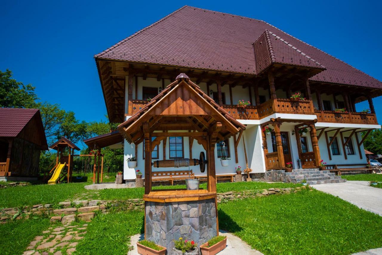 Farm stay Pensiunea Agroturistica Raluca Vadu Izei